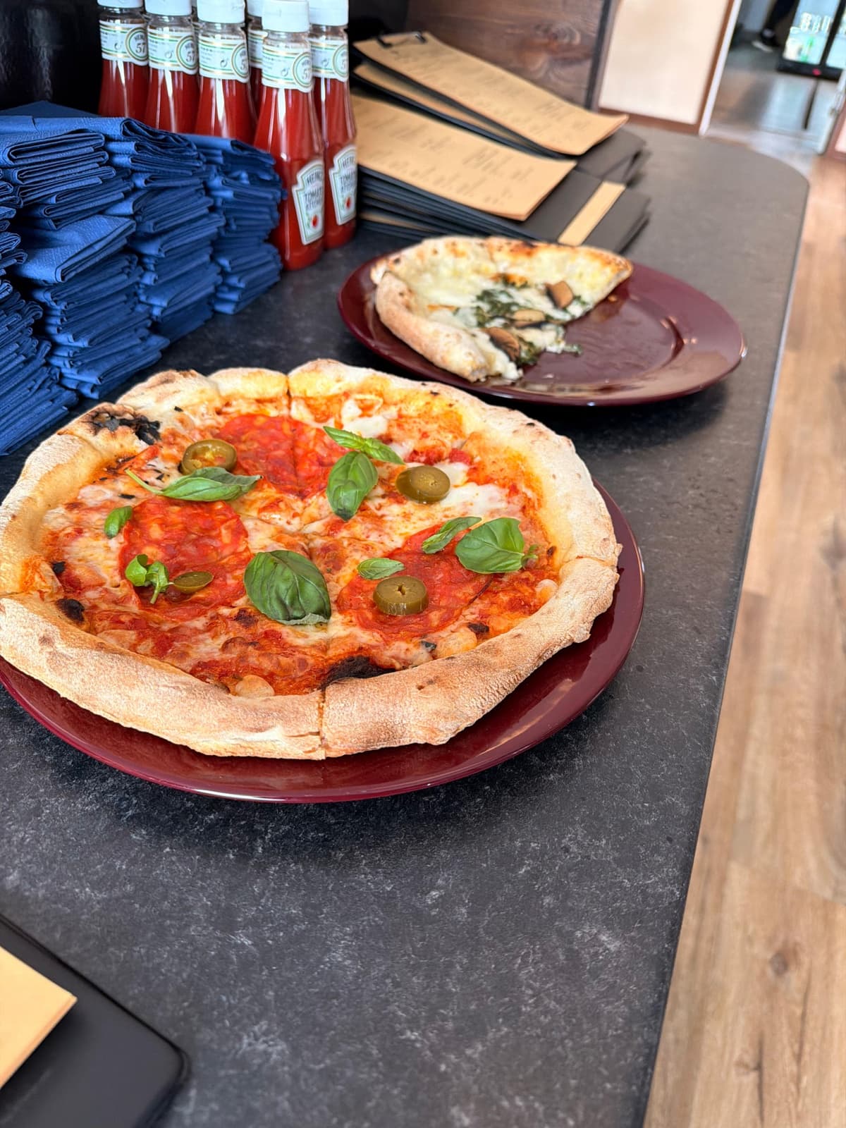 Stenugnsbakad pizza